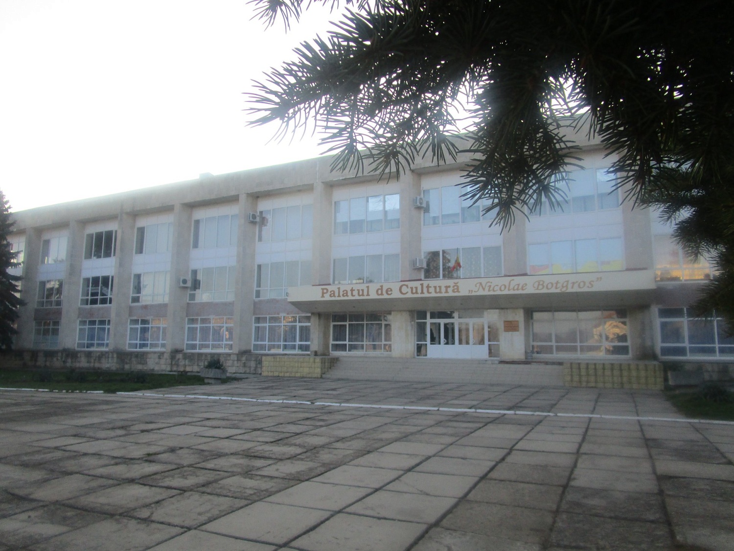 Спектакль «Свободна» Театра M.A.D.E. 